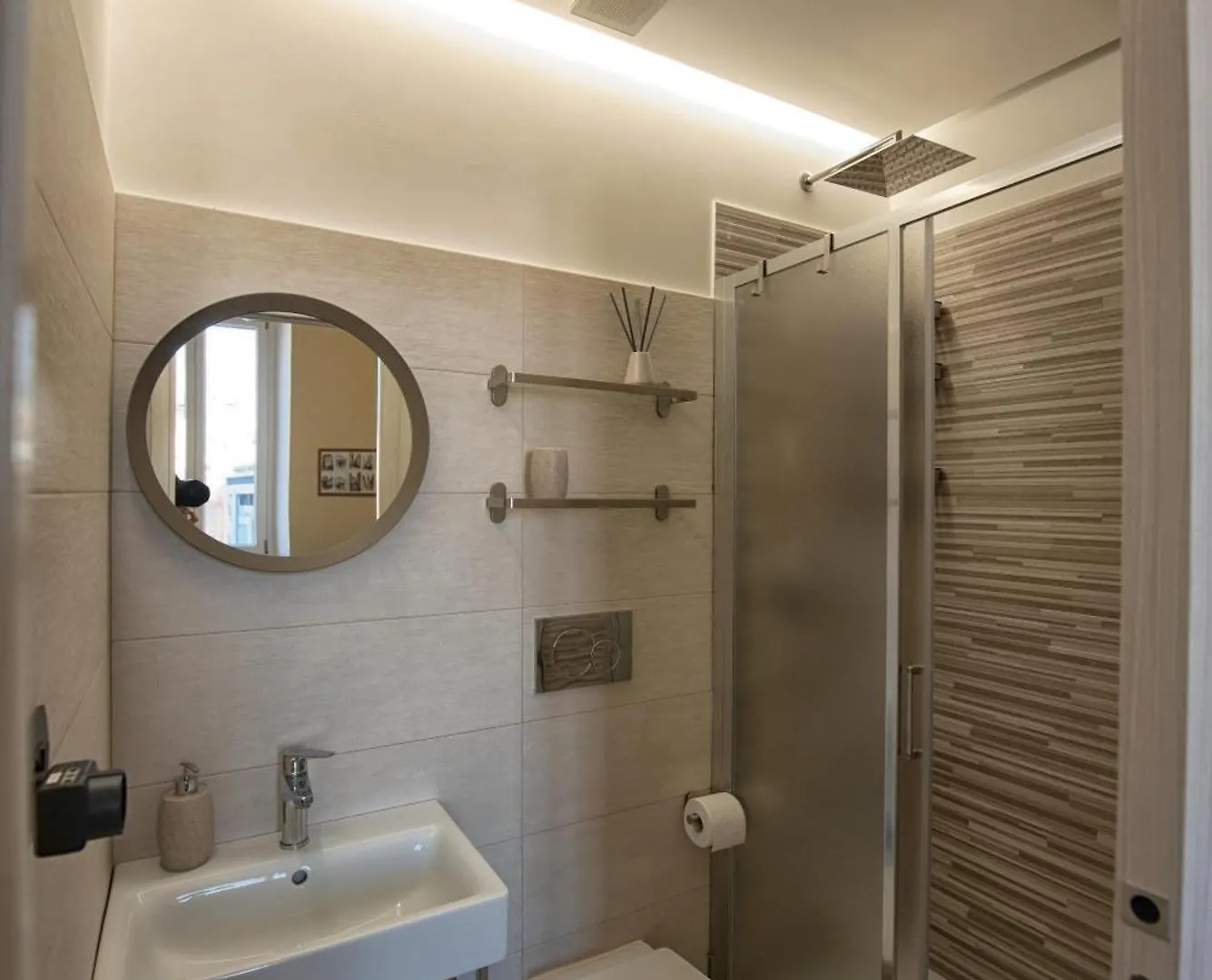 Unexpected Rome - Spacious Modern Central Apartment